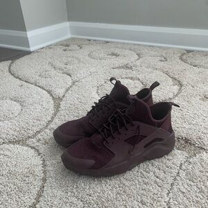 Mens Nike Huarache size 12